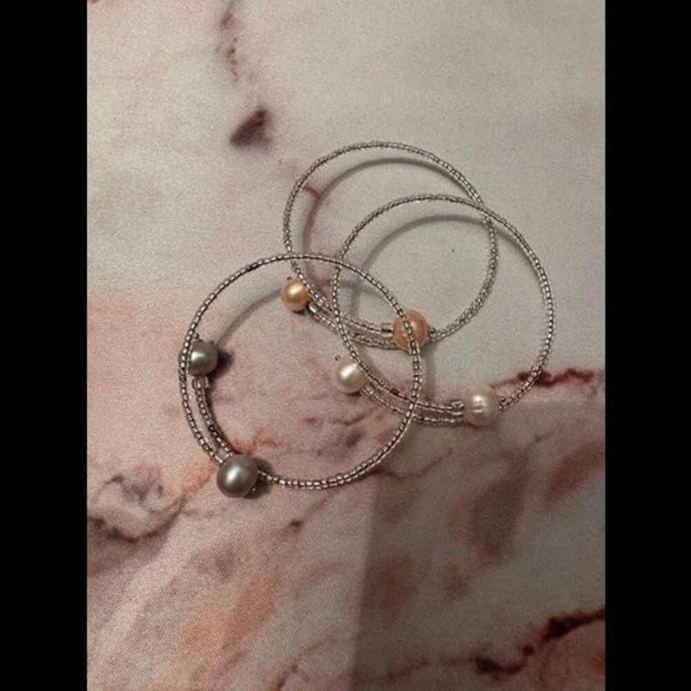Elevate Your Elegance with Pearl Bracelets!